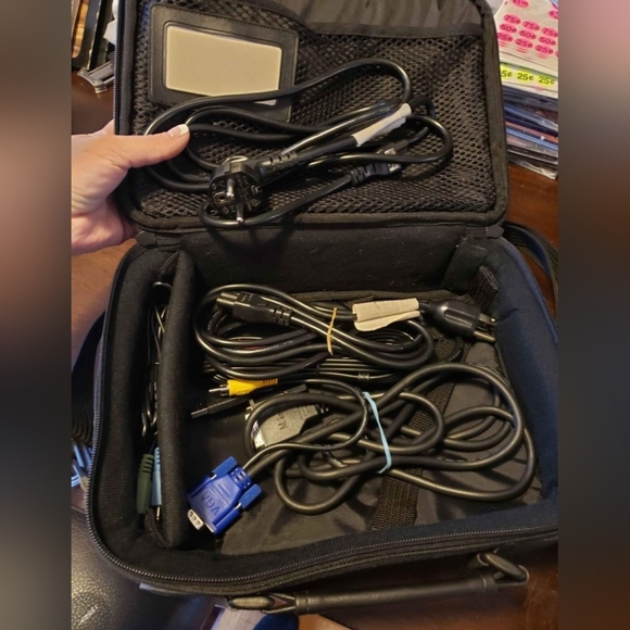 Infocus LP70 Video Projector - Picture 4 of 8